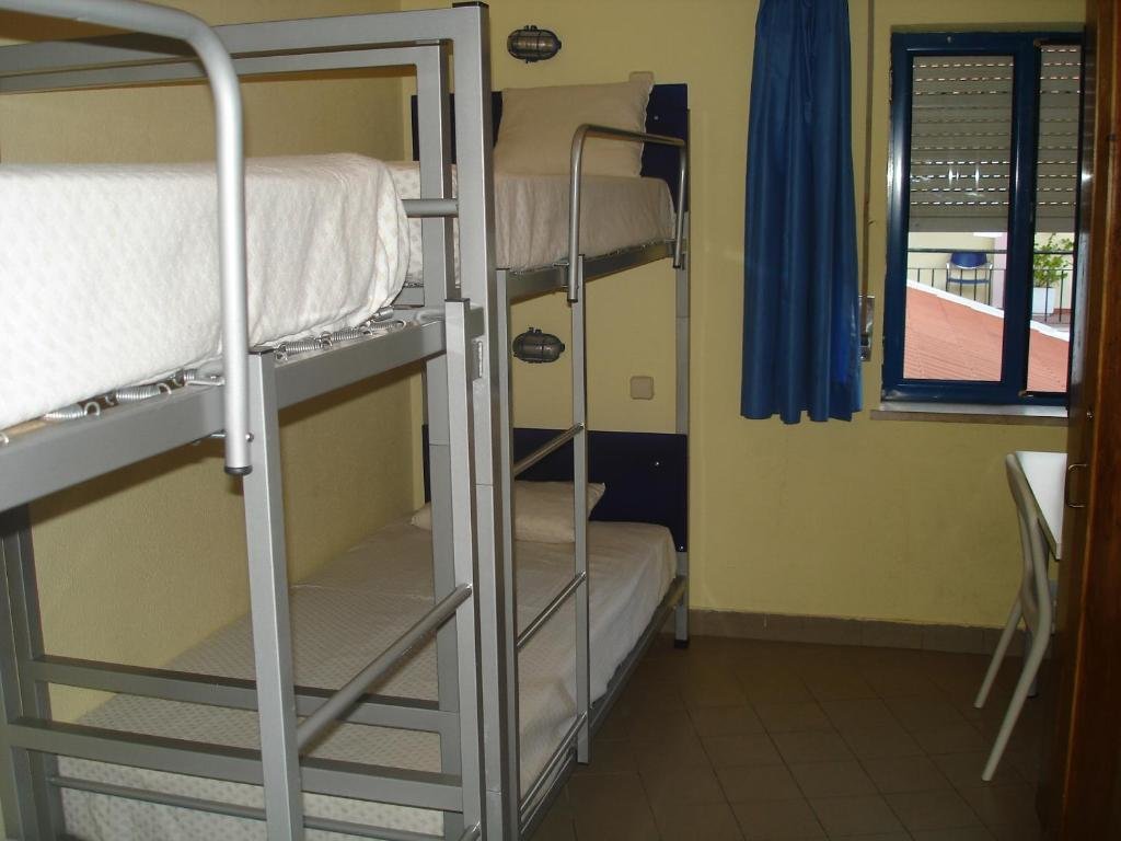 Кровать в общем номере (мужской номер) HI Lagos - Pousada de Juventude