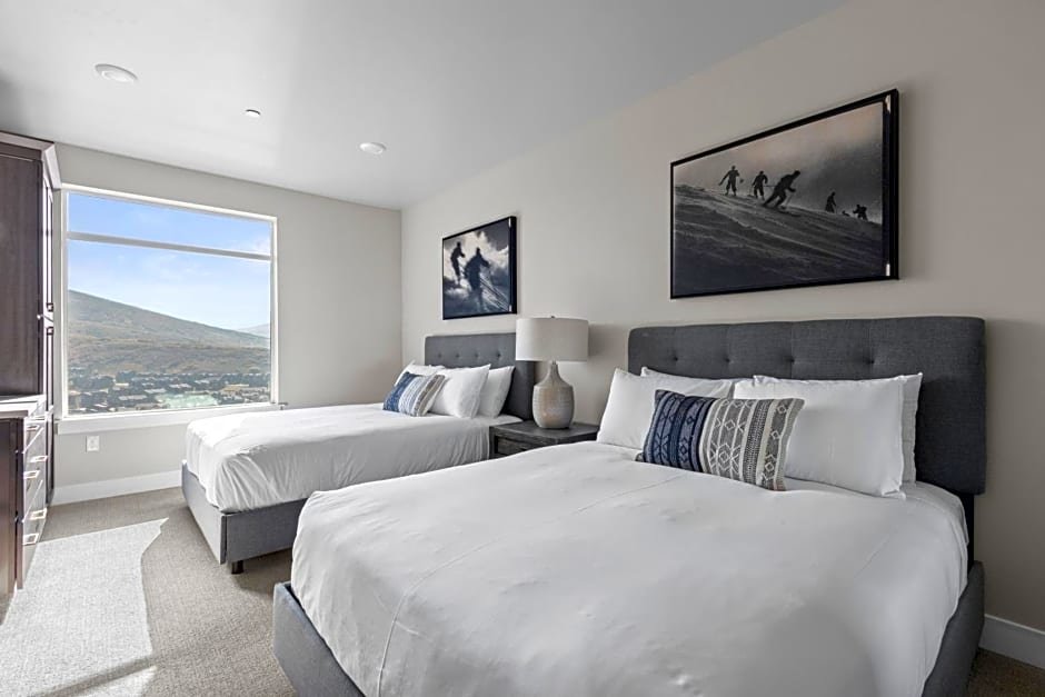 Standard Quadruple room with mountain view Black Rock Mountain Resort