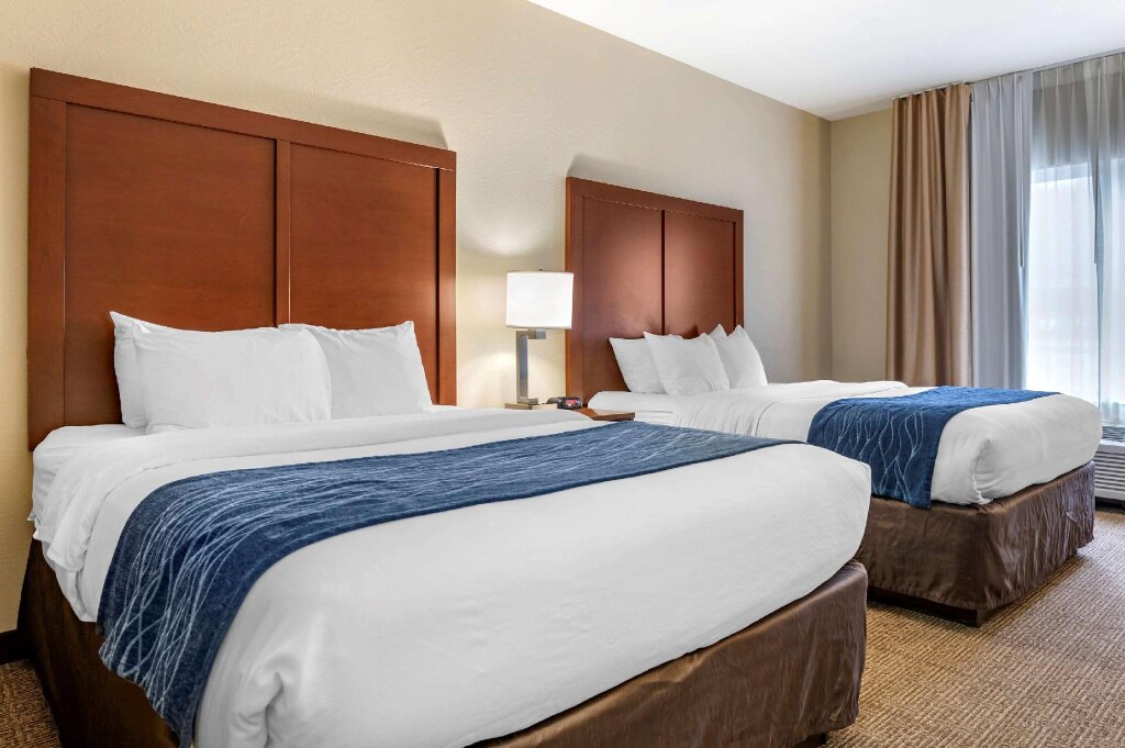 Четырёхместный номер Standard Comfort Inn & Suites Northern Kentucky