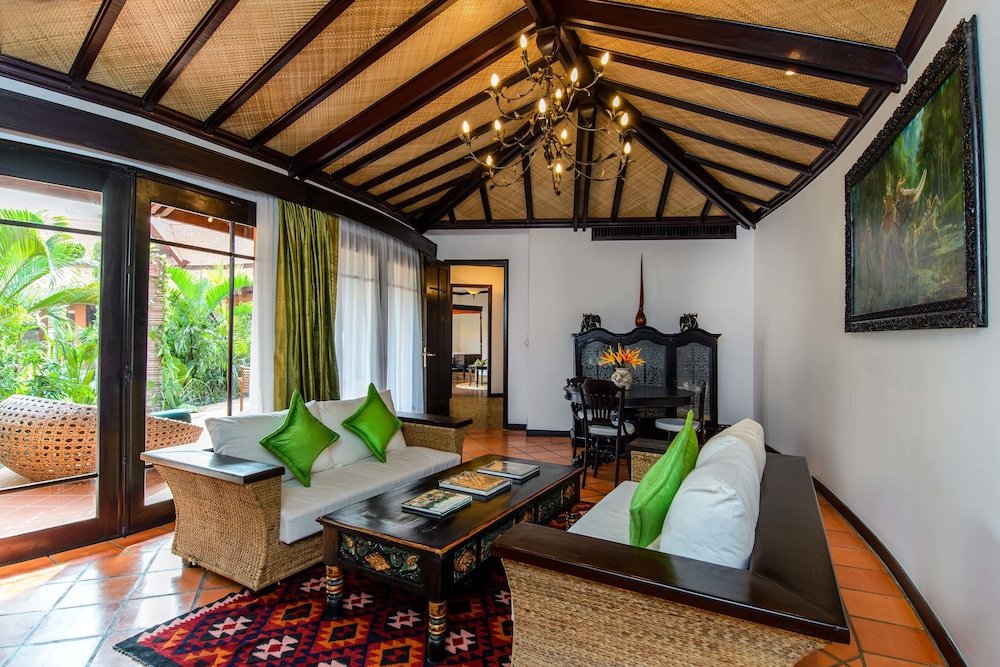 Семейный люкс Angkor Village Suites