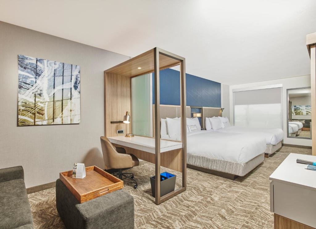 Четырёхместный люкс SpringHill Suites by Marriott Chicago Chinatown