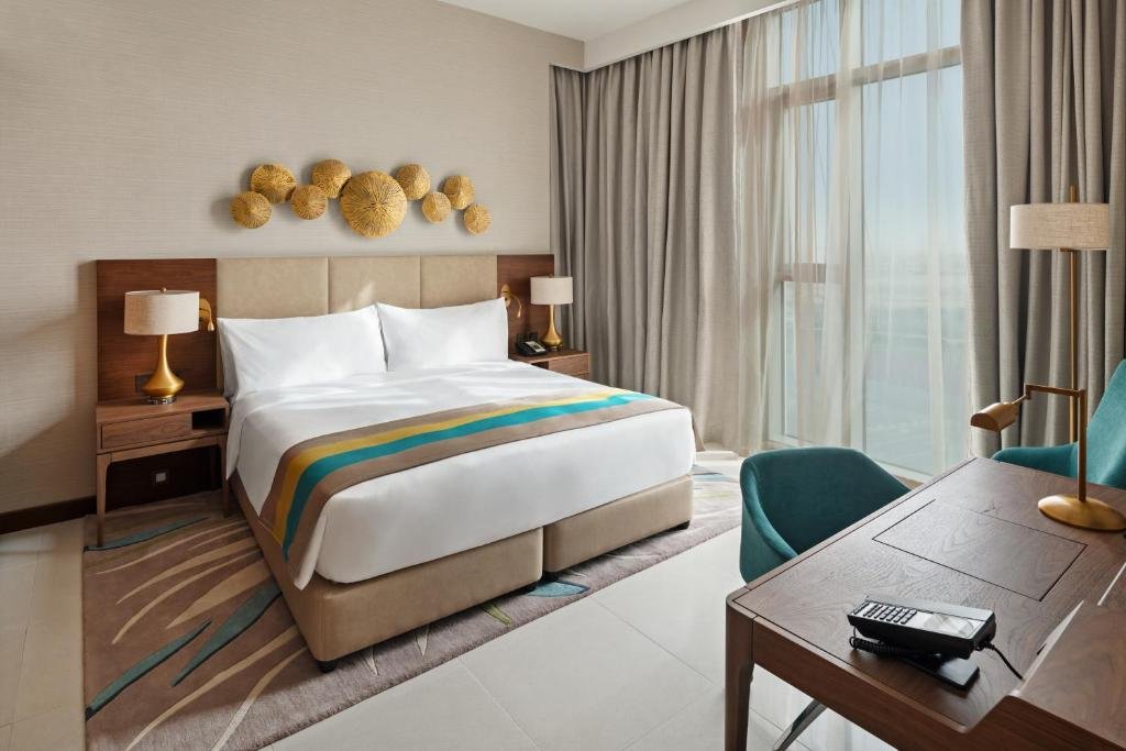 Двухместный люкс c 1 комнатой с видом на город Holiday Inn Dubai Al-Maktoum Airport, an IHG Hotel