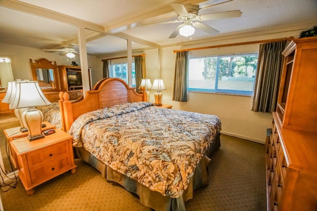 2 Bedrooms Suite with pool view Coral Reef Resort, a VRI resort