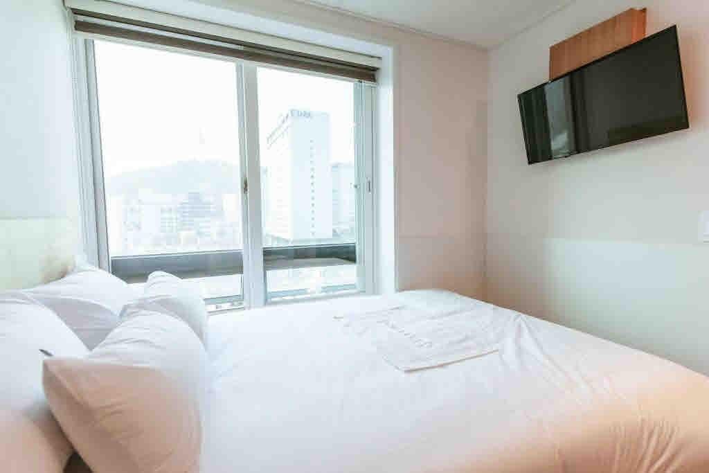 Standard Triple room with city view Seoulite Inn Myeongdong Formerly - Step Inn Myeongdong 2