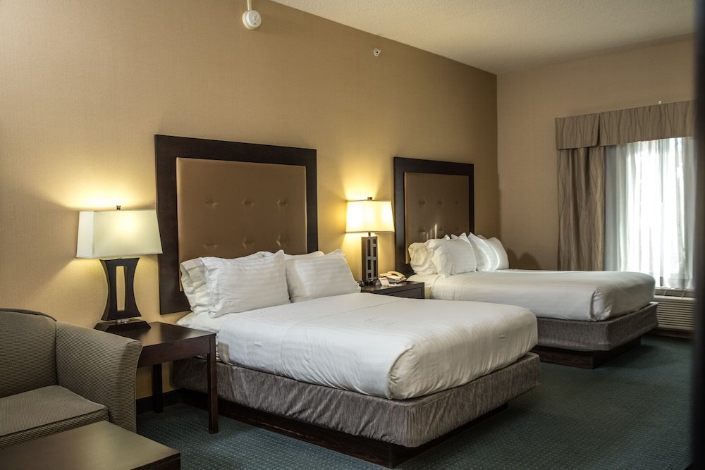 Люкс Holiday Inn Express Hotel & Suites - Novi, an IHG Hotel