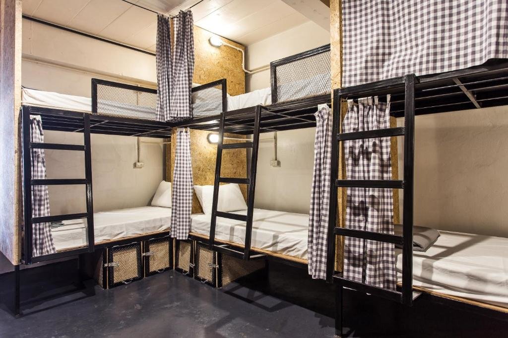 Кровать в общем номере Stockhome Hostel Ayutthaya