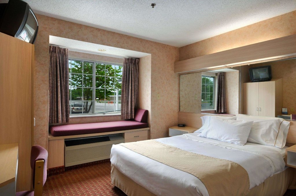 Четырёхместный люкс Microtel Inn & Suites by Wyndham Syracuse Baldwinsville