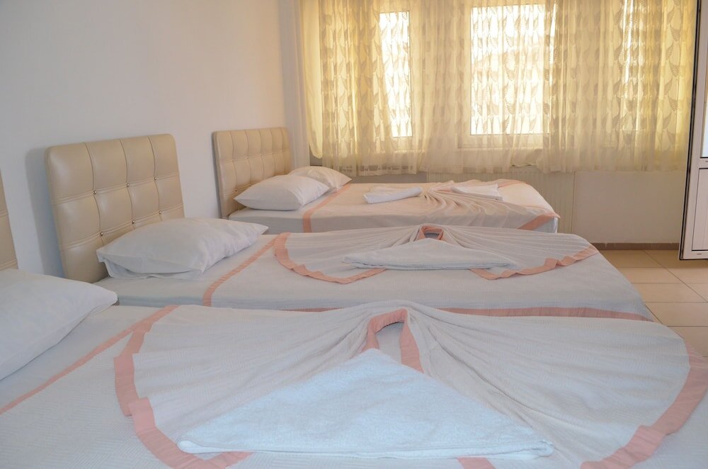 Standard Quadruple room with balcony Hotel Prens Yildiz