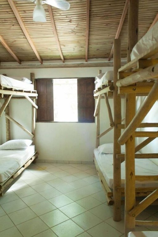 Кровать в общем номере (женский номер) Balaio Hostel