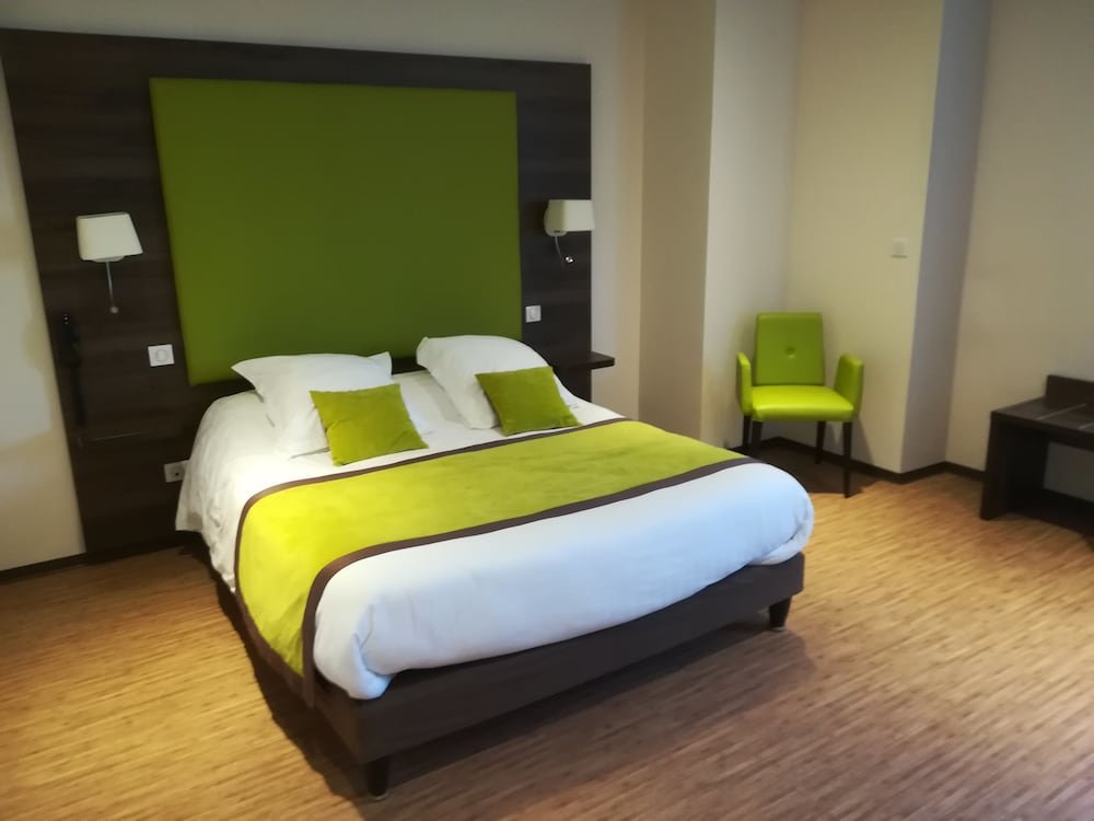 Confort chambre Logis Hotel du Parc-Restaurant - Le Rouget de Lisle