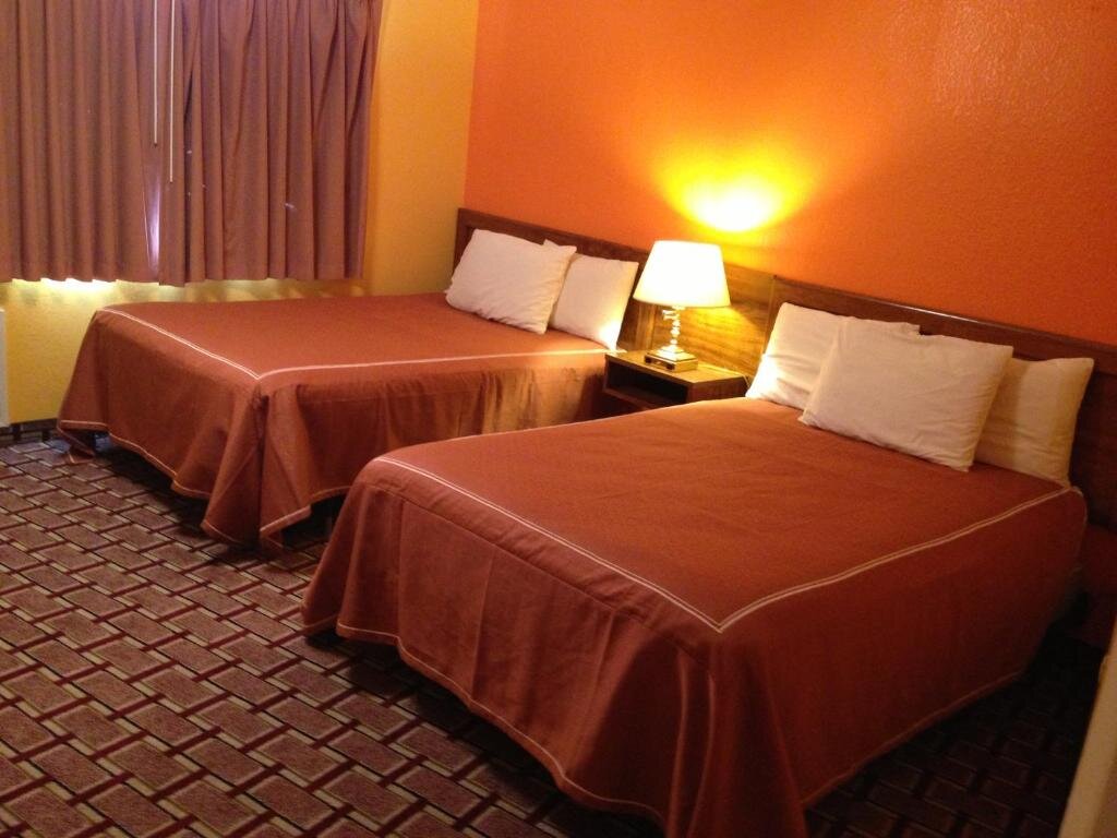 Standard room Red Carpet Inn Niagara Falls