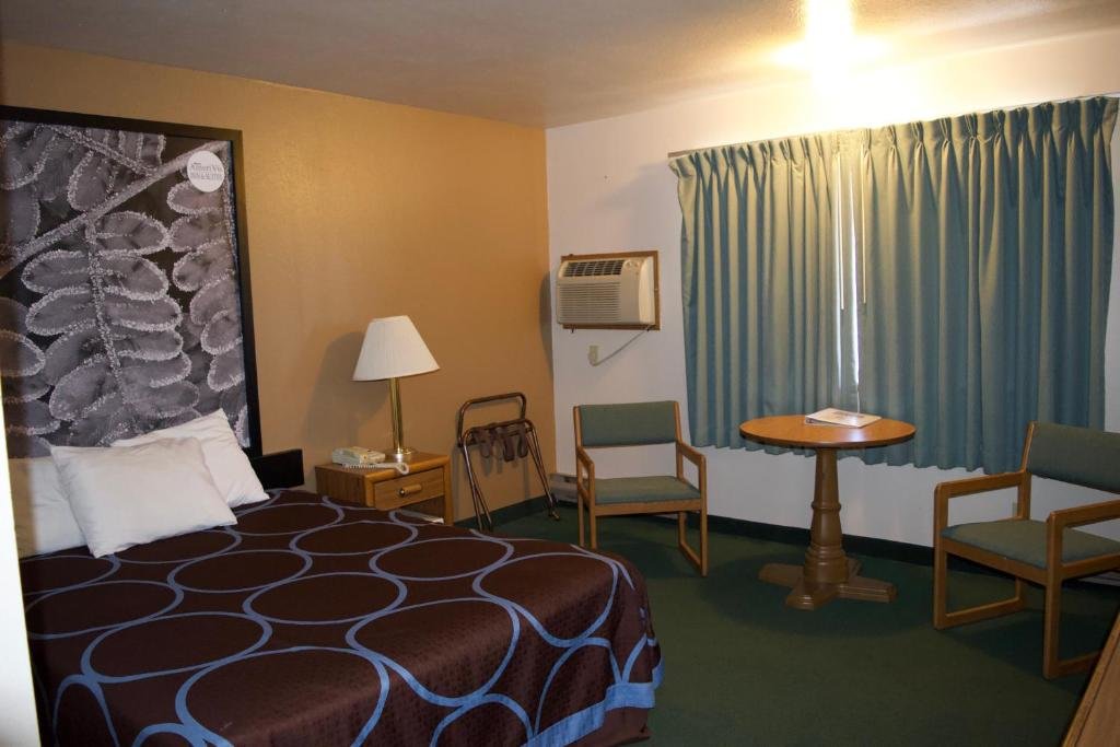 Standard Single room AmeriVu Inn & Suites