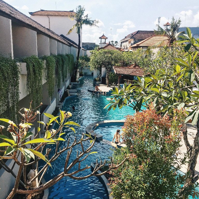 Полулюкс The Lagoon Bali Pool Hotel and Suites