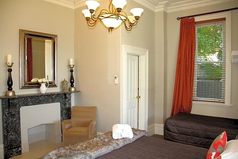2 Bedrooms Suite Merivale Manor