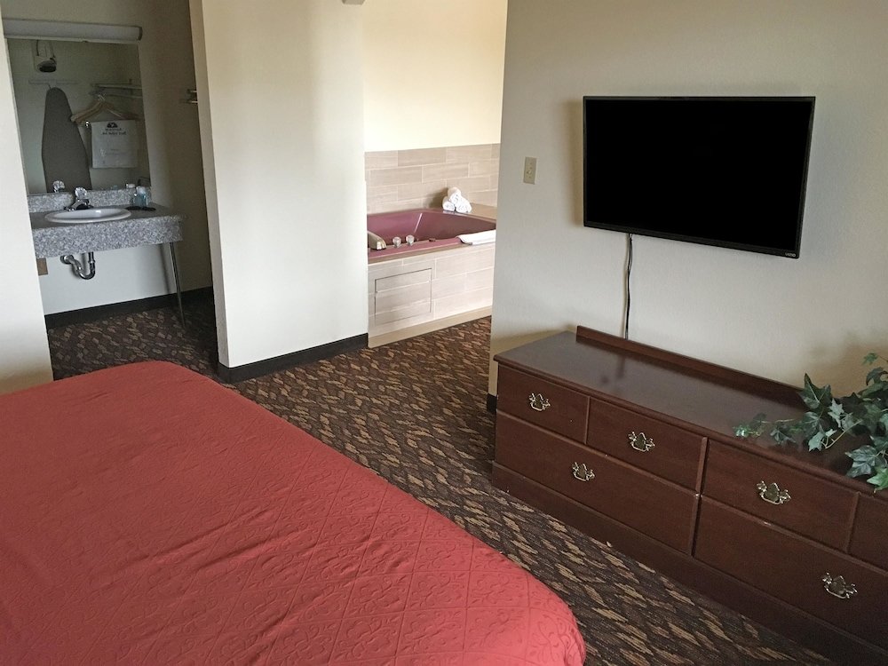 Double Suite with balcony Americas Best Value Inn Celina
