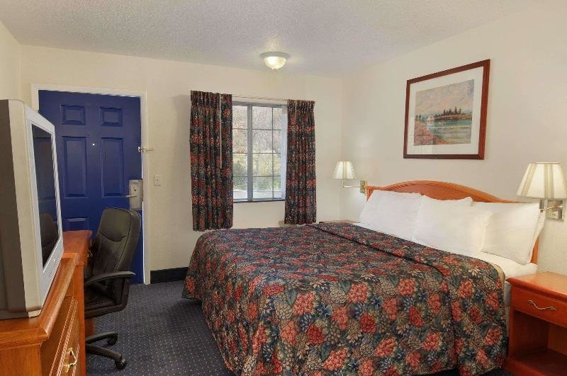 Standard Double room Days Inn by Wyndham KU Lawrence