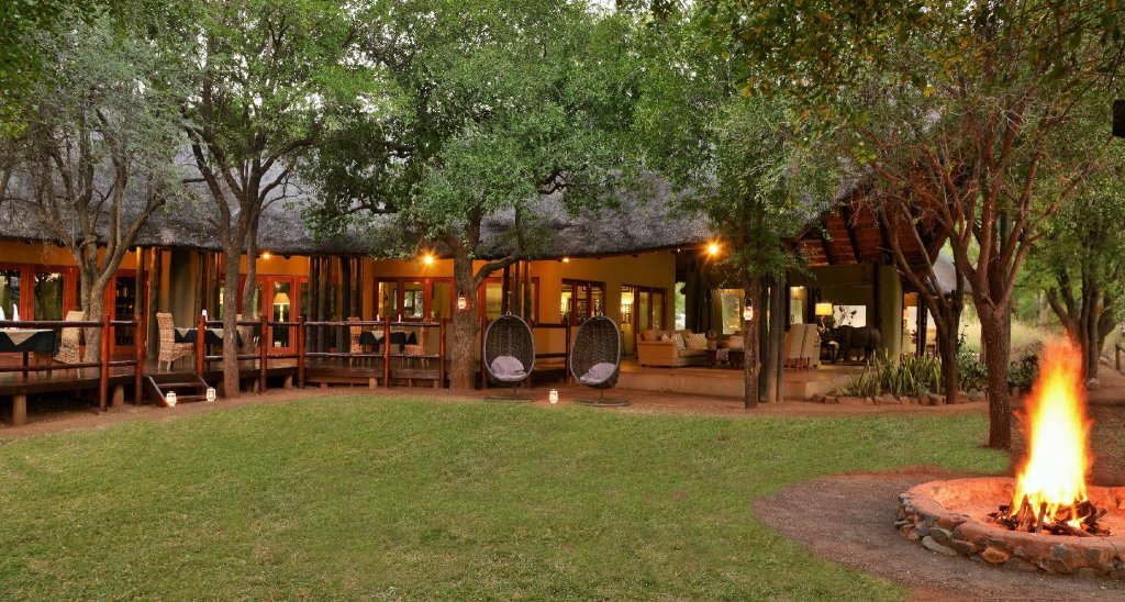 Люкс с видом на сад Black Rhino Game Lodge