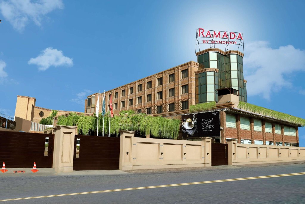 Номер Standard Ramada by Wyndham Multan