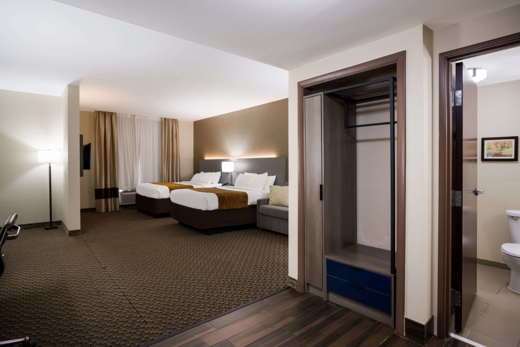 Четырёхместный люкс Comfort Inn & Suites Midway - Tallahassee West