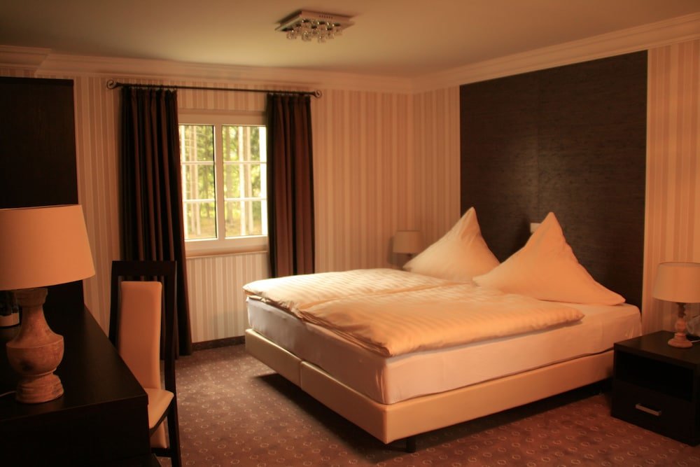 Standard Doppel Zimmer mit Seeblick Waldhotel Marienheide