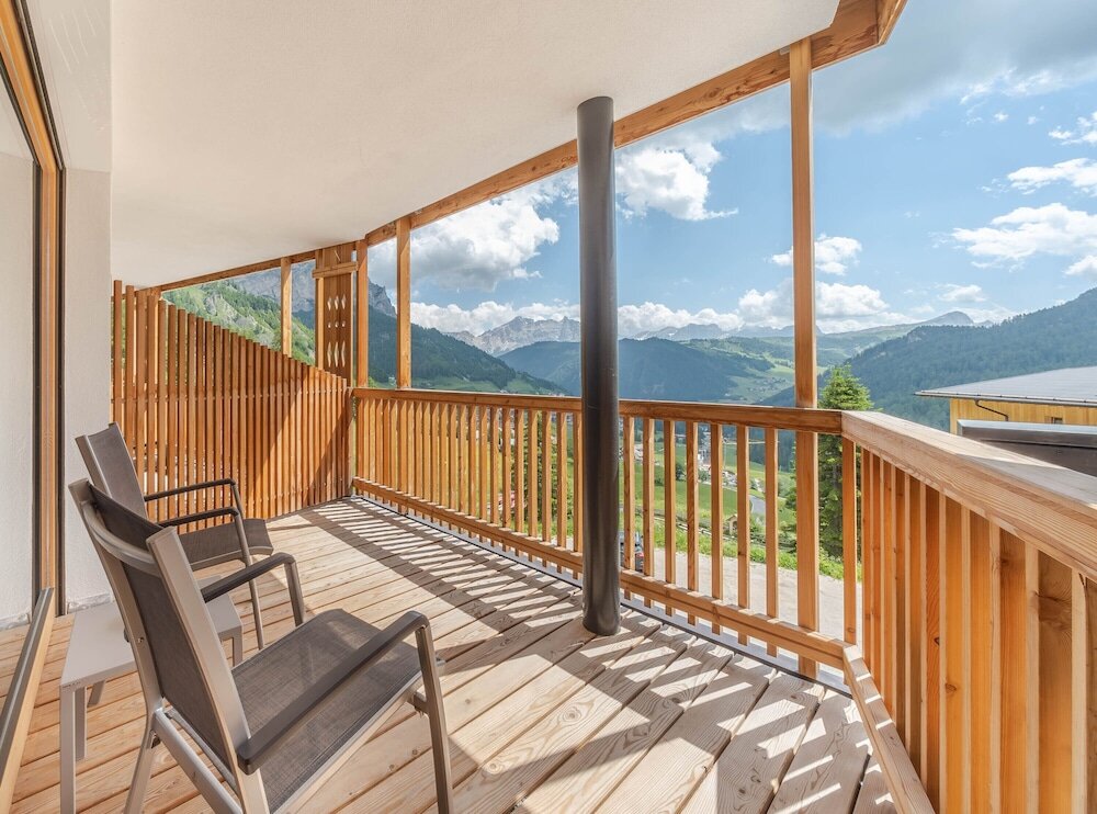 Двухместный семейный люкс с видом на горы Nature Hotel Delta