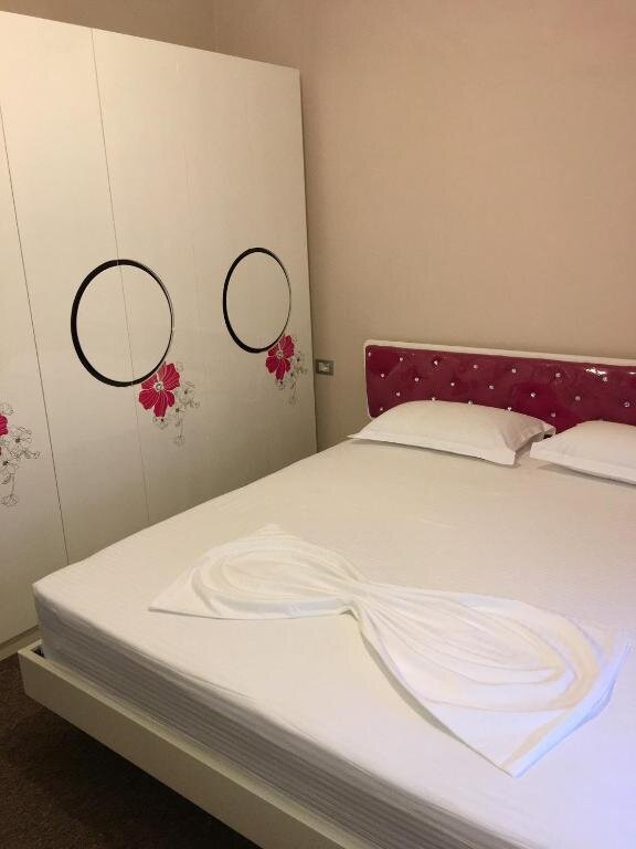 Comfort Quadruple room with view British Hotel