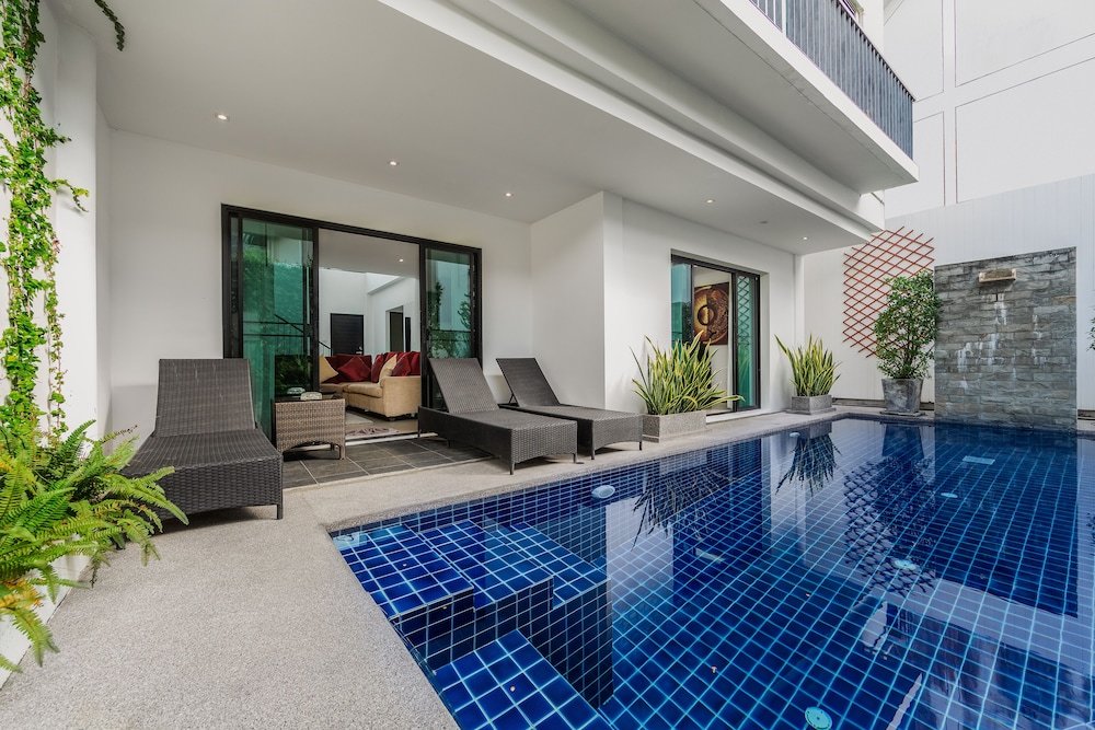 Вилла VILLA HAU |3 Bedroom Private Pool Villa | Walkable distance to Naiharn beach | Rooftop terrace