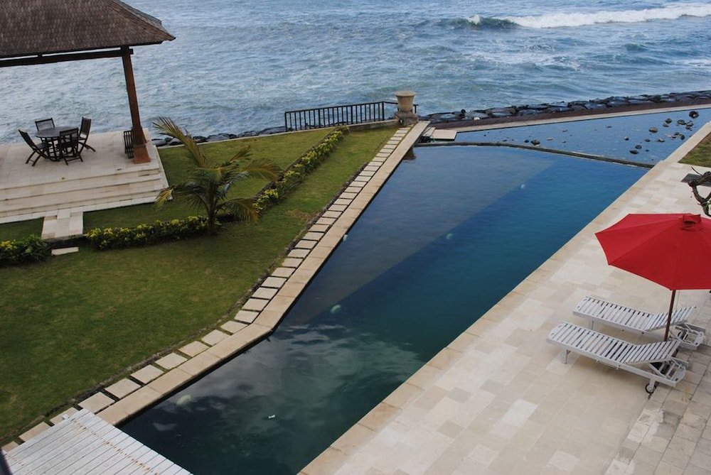 Люкс с балконом и с видом на море Suarti Resort, Villas & Gallery