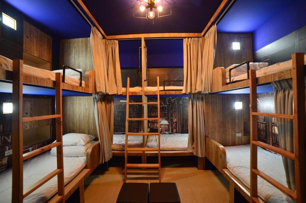 Кровать в общем номере Just Walk Backpacker Hostel