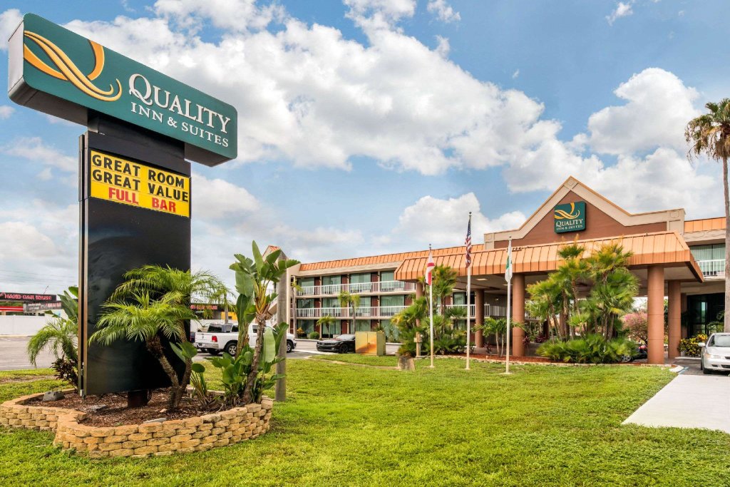 Camera Standard Quality Inn & Suites Tarpon Springs South