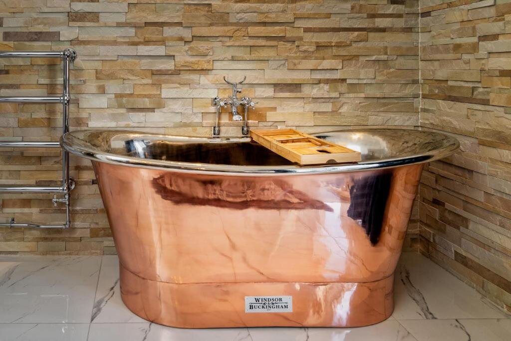 Apartment Relax in Super Size Copper Tub - 2 bedroom villa