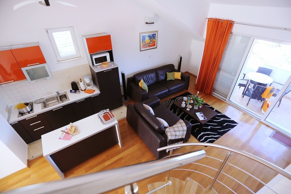 Апартаменты Deluxe с 2 комнатами с балконом и с видом на море Pervanovo Apartments with Free Parking