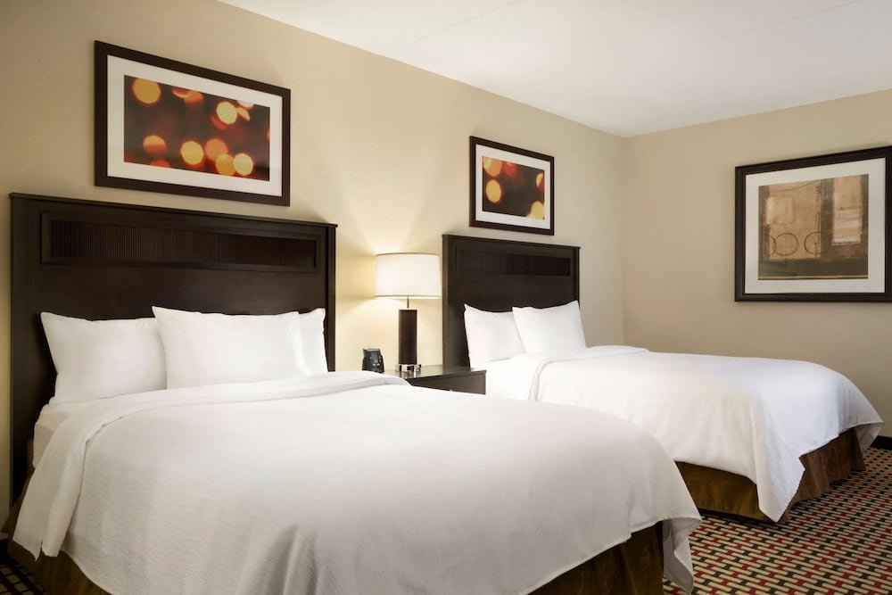 Четырёхместный номер Premium Embassy Suites by Hilton Jackson North Ridgeland