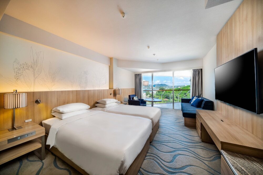 Номер Deluxe beachfront Renaissance Okinawa Resort