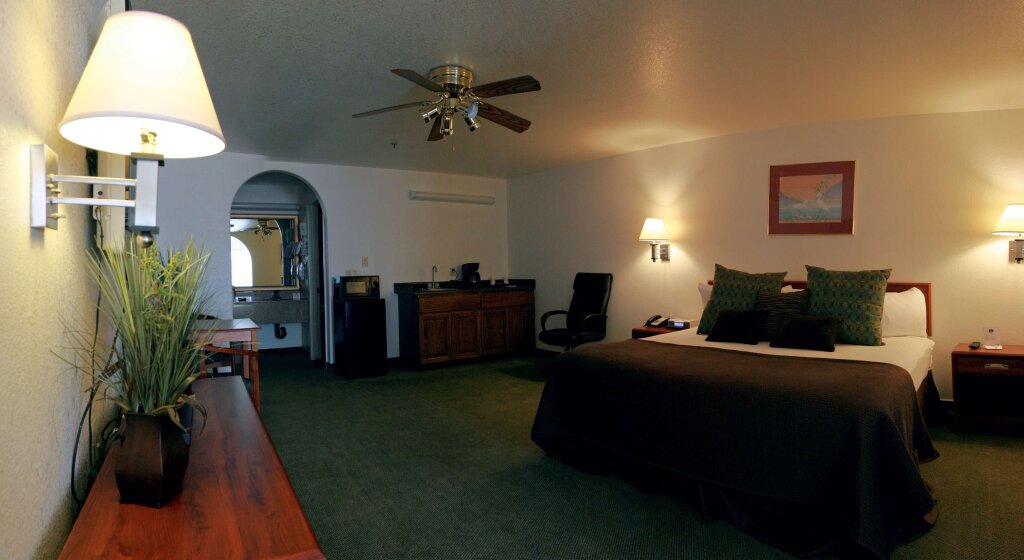Двухместный люкс с 2 комнатами Best Western Colorado River Inn