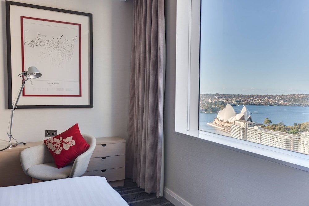 Четырёхместный клубный номер Standard Sydney Harbour Marriott Hotel at Circular Quay