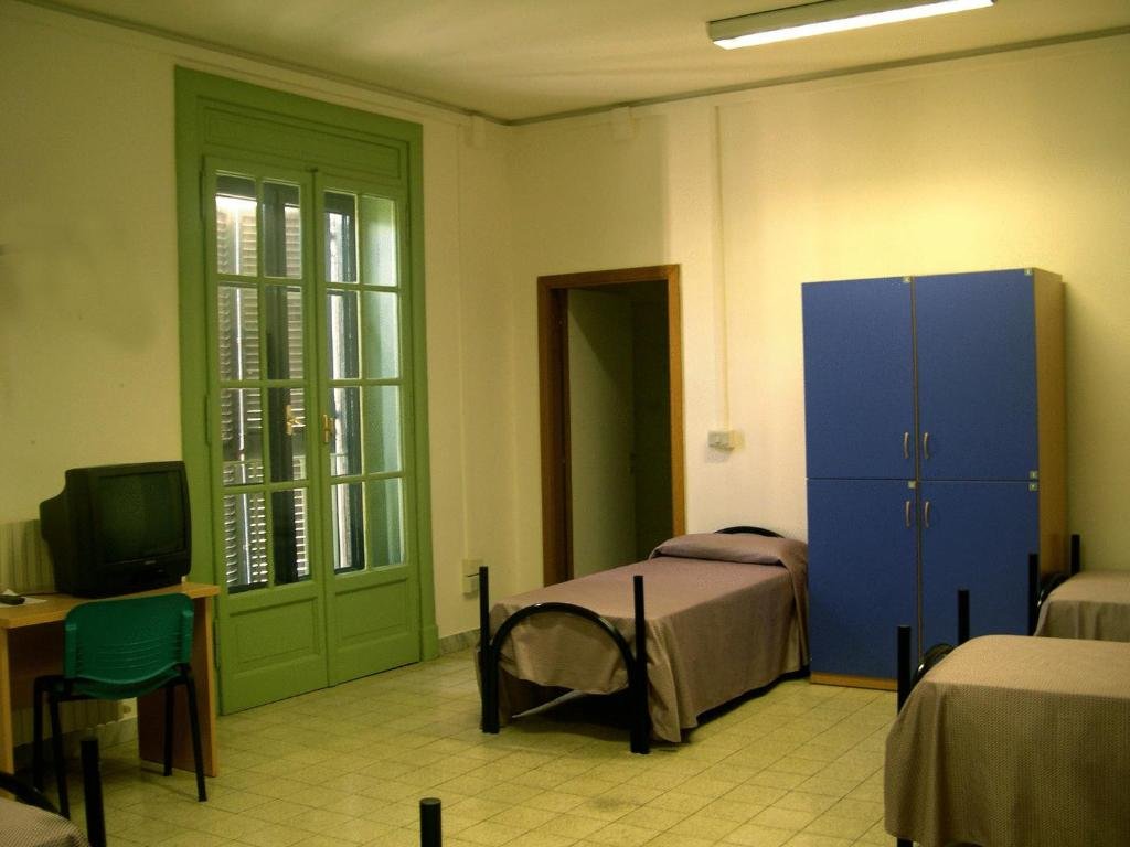 6 Bedrooms Bed in Dorm (female dorm) Litus Roma Hostel