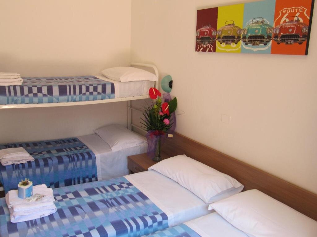 Standard Quadruple room with balcony Hotel Villa Elia
