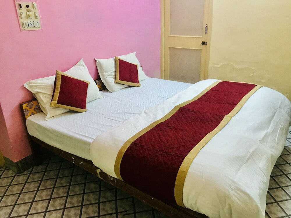 Deluxe Zimmer Hotel Golden City with Swimming Pool