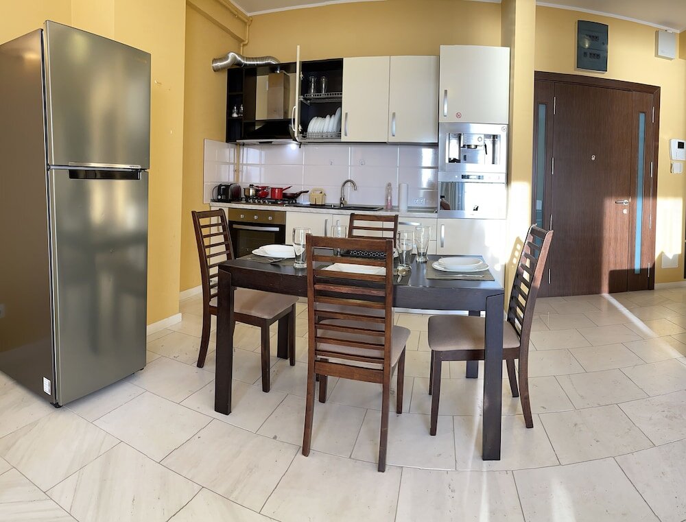 Deluxe Apartment Mamaia Holiday Apartments