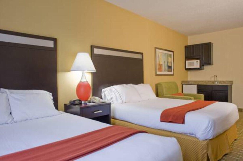 Четырёхместный номер Standard Holiday Inn Express Hotel & Suites Kennesaw Northwest - Acworth, an IHG Hotel