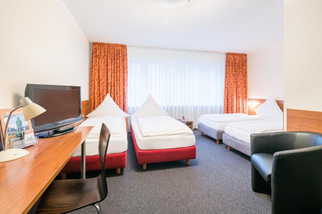Четырёхместный номер Comfort Hotel Astoria Bonn