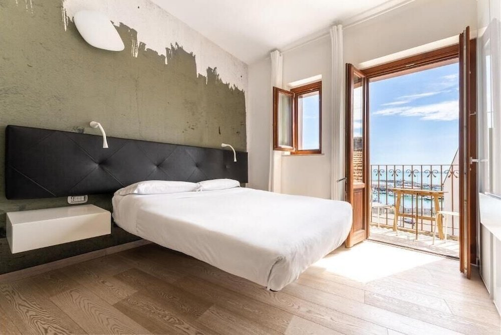 Camera doppia Luxury con balcone Locanda Alfieri