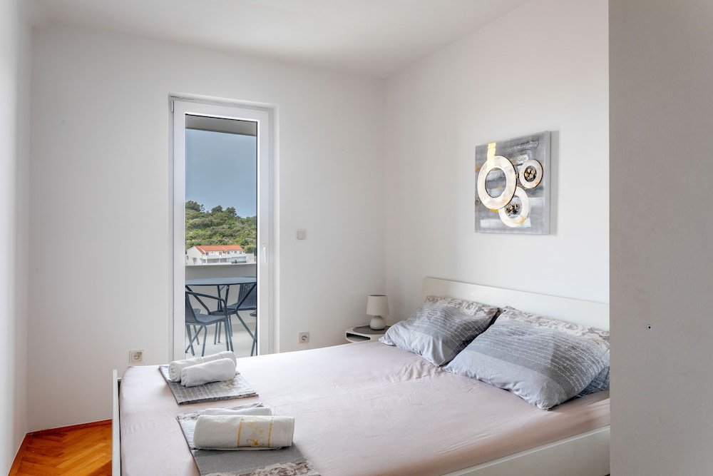 Апартаменты Deluxe с 2 комнатами с балконом и с видом на море Villa M&M - Hvar
