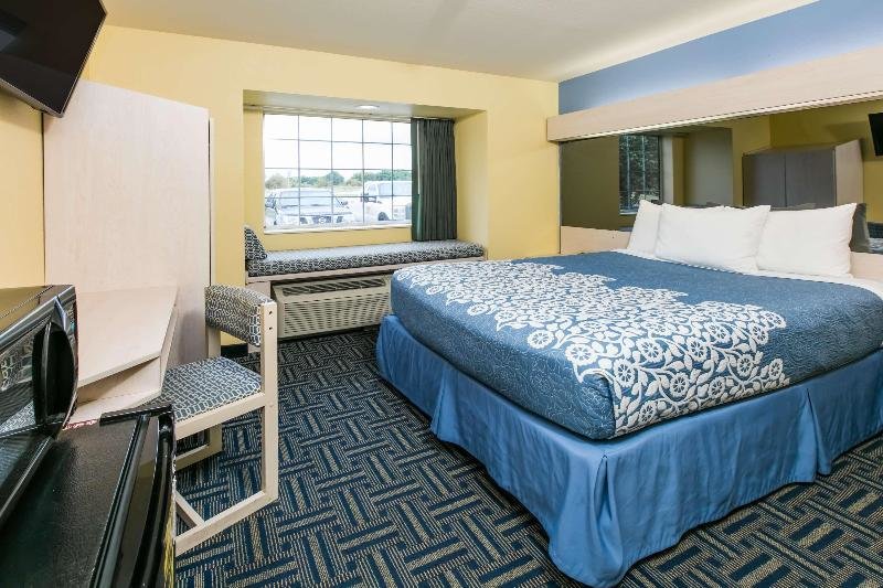 Standard Double room Days Inn & Suites by Wyndham Pryor