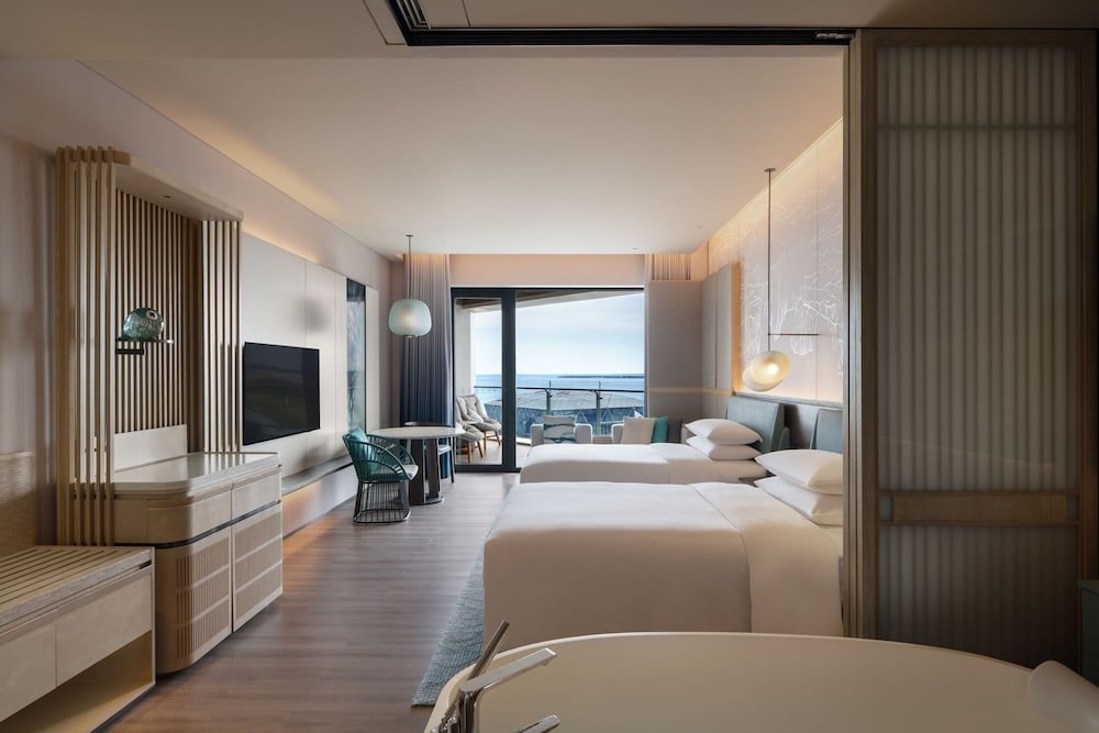 Четырёхместный номер Standard с балконом Qinhuangdao Marriott Resort