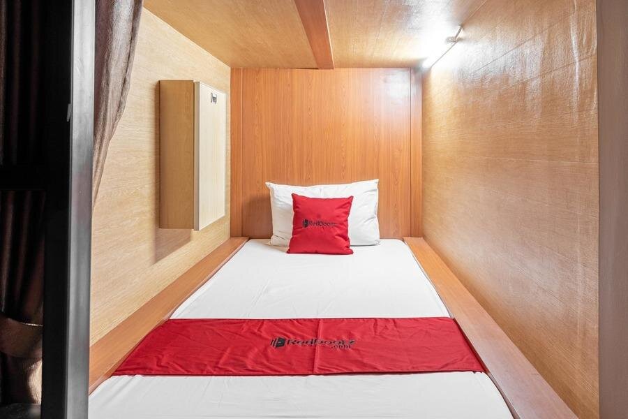 Cama en dormitorio compartido RedDoorz Hostel near LTC Glodok