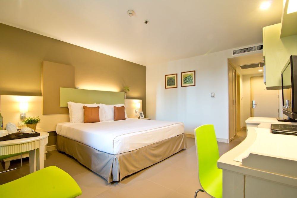 Deluxe room with balcony Sunshine Vista Hotel - SHA Plus