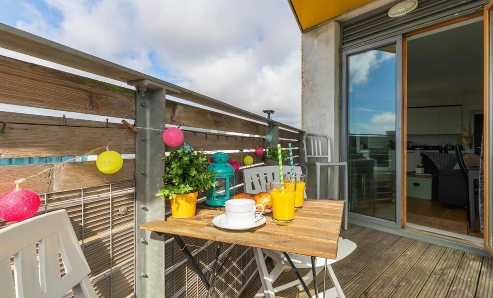 Apartment Panoramic Pad -amazing Apartment With WOW Factor Views Across the City to the sea