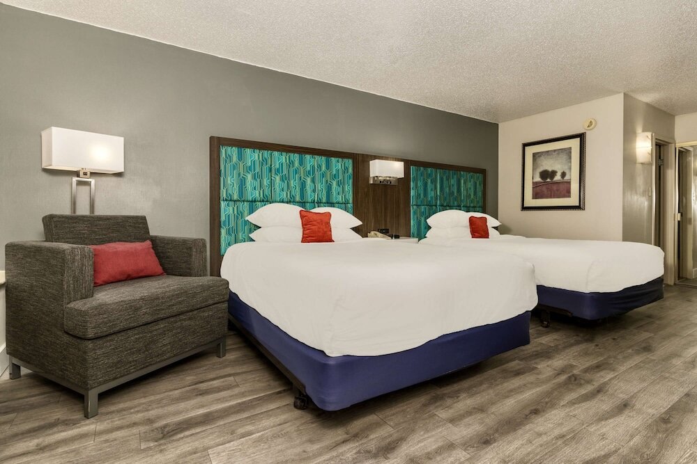 Четырёхместный номер Premium Red Lion Hotel Pocatello